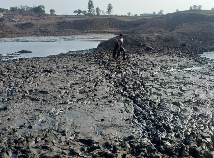 Dry water supply to Vilholi | विल्होळीला पाणीपुरवठा करणारा बंधारा कोरडा