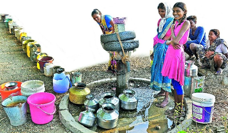  Yavatmalkar raises the night for water | पाण्यासाठी रात्र जागून काढतात यवतमाळकर