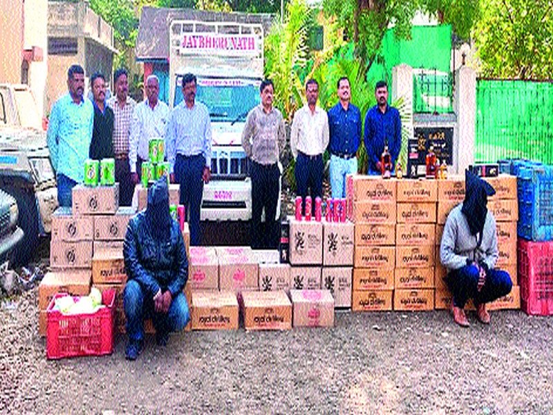  10 lakhs of liquor seized in the neighboring state of Amboli | अंबोली शिवारात परराज्यातील दहा लाखांचा मद्यसाठा जप्त