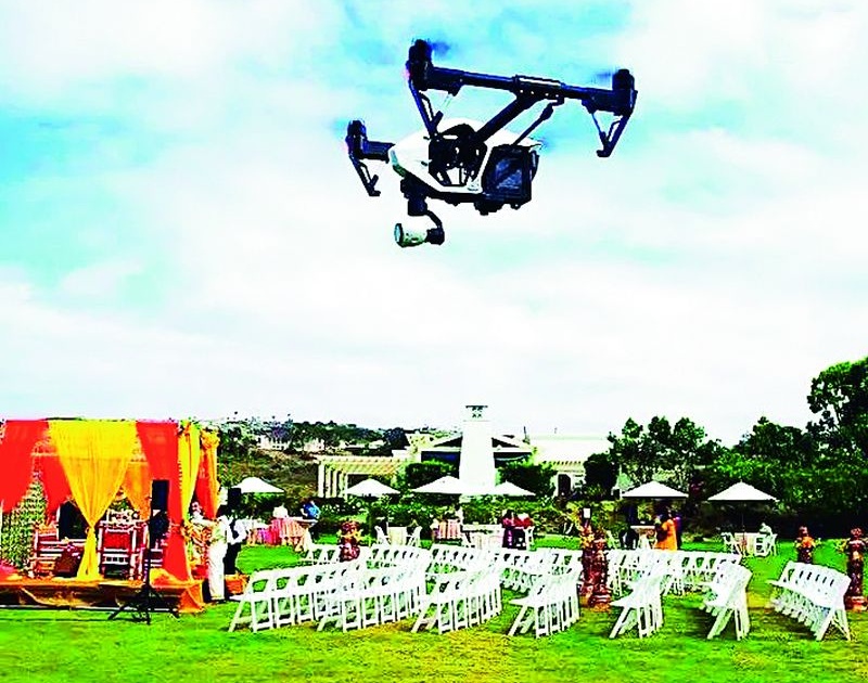 If you are going to use a drone for shooting at a wedding, beware! | लग्नप्रसंगात शुटींगसाठी ड्रोन वापरणार असाल तर सावधान !