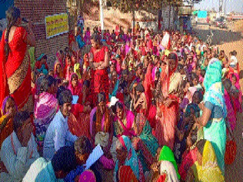 5 hour movement for women in drought | दुष्काळप्रश्नी महिलांचे ५ तास आंदोलन