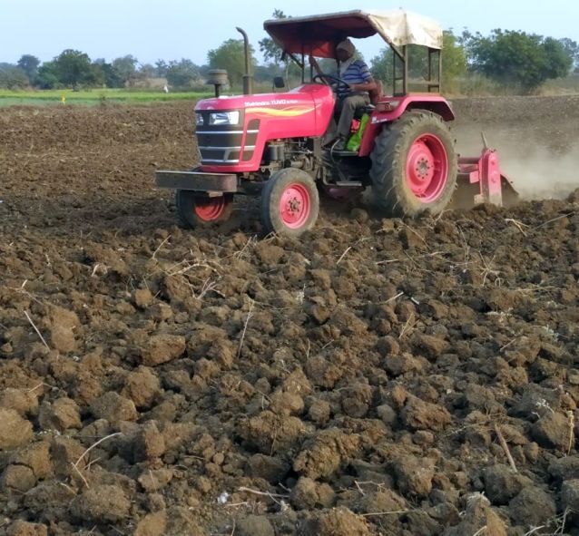 Agricultural tractors are out of hand due to increase in diesel prices | डिझेलचे दर वाढल्याने शेतीची ट्रॅक्टर मशागत हाताबाहेर