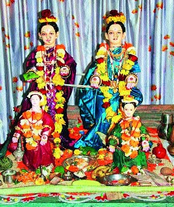 Gauri Pujani's province-wise non-conventional tradition and story! | गौरी पूजनाची प्रांतनिहाय निराळी प्रथा अन् कथा!