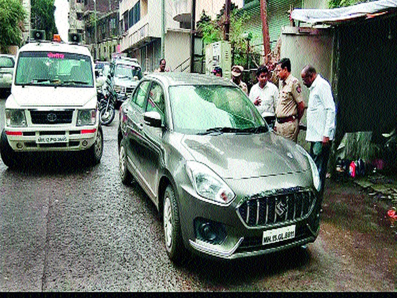  21 lakh looters of the car | कारचालकाची २१ लाखांची लूट