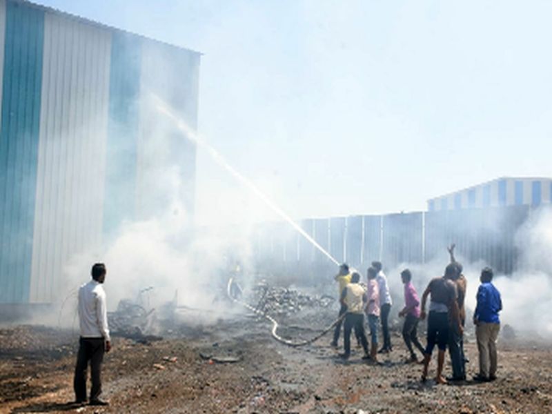 Plastic Company Fire in Babel Industrial Estate | बाभळे औद्योगिक वसाहतीत प्लॅस्टीक कंपनीत आग