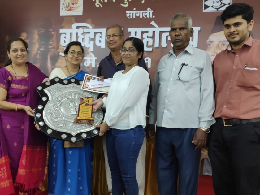 Sahasashree Chalitti of Telangana won the title: Sangli Budhibal Mahotsav | तेलंगणाच्या सहजश्री चालोटीला विजेतेपद : सांगली बुध्दिबळ महोत्सव