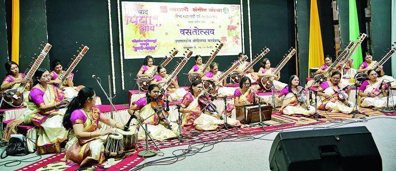 The orchestra of the women of Nagpur, the Silver Jubilee of Swarali; Audience flavored | नागपुरातील महिलांचा वाद्यवृंद, स्वरालीचा रौप्य महोत्सव; श्रोत्यांनी घेतला आस्वाद