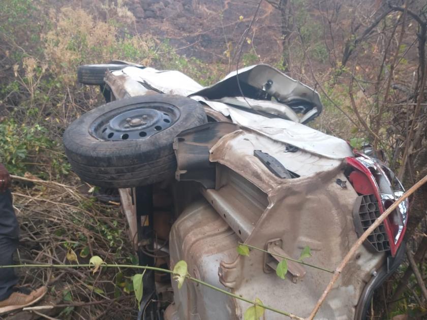 Car collapses in Mehed accident, six injured | कार कोसळून मेढेत अपघात, सहा जखमी