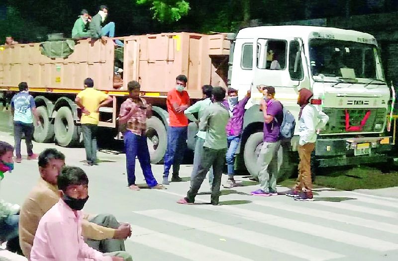 Transport of 'those' laborers in Rajasthan through container | राजस्थानातील ‘त्या’ मजुरांची कंटेनरमधून वाहतूक