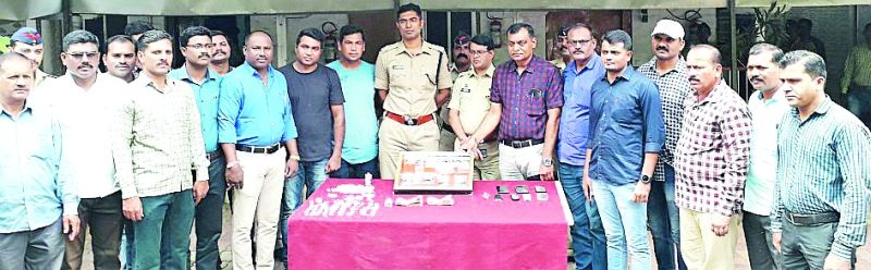 Security for guns brought thieves to Amravati | बंदुकांच्या सुरक्षेत चोरांना आणले अमरावतीत