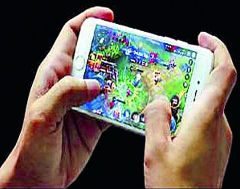 Not only mobile but childhood is losing sight | मोबाईल बालपणच नव्हे तर दृष्टीही हिरावतेय