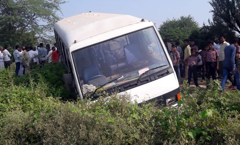 School bus accident | स्कूल बसला अपघात