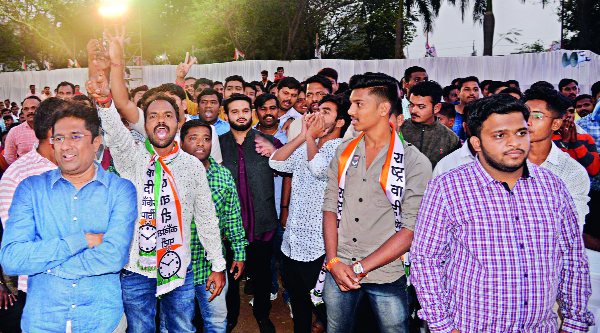 Mahadik supporters of Kolhapur reply | महाडिक समर्थकांचे कोल्हापुरात प्रत्युत्तर