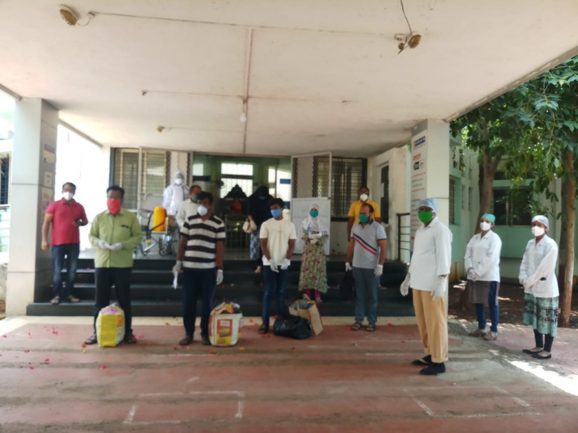 Farewell to seven patients from Lasalgaon Kovid Center | लासलगाव कोविड सेंटरमधून सात रुग्णांना निरोप