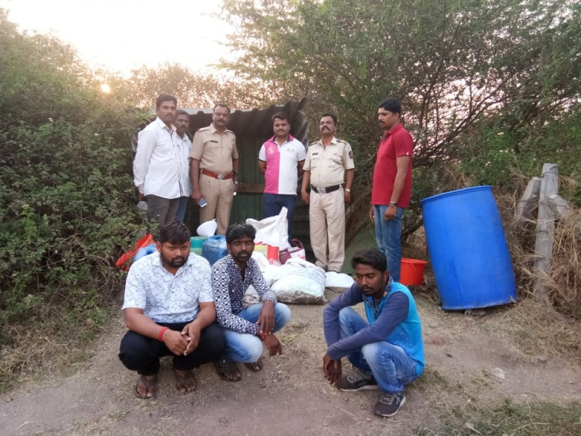  262 liters of Tadi seized from Pargaon, Khandala police action | पारगावमधून २६२ लिटर ताडी जप्त, खंडाळा पोलिसांची कारवाई