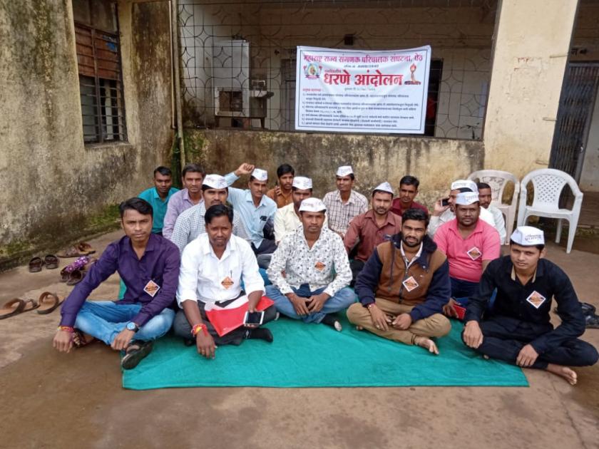 Computer Directors Association Movement to hold in front of Akrak Panchayat Samiti | संगणक परिचालक संघटना आक्र मक पंचायत समिती समोर धरणे आंदोलन