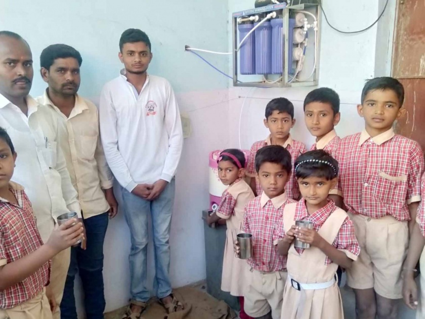 Water purification equipment in Dhangarwadi school | धनगरवाडी शाळेत जलशुद्धिकरण यंत्र