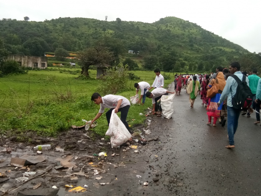 A collection of waste from the Brahmagiri Ferry route by Step Foundation | स्टेप फाउंडेशनतर्फे ब्रह्मगिरी फेरीमार्गातील कचऱ्याचे संकलन