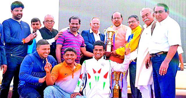 Men's riots; Solapur State-Level Team Championship | पुरुषांची दंगल; सोलापूरला राज्यस्तरीय सांघिक विजेतेपद