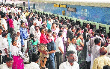 Aurangabad Railway Scudge Waiting for Dog! | औरंगाबाद रेल्वे स्कॉडला डॉगची प्रतीक्षा!