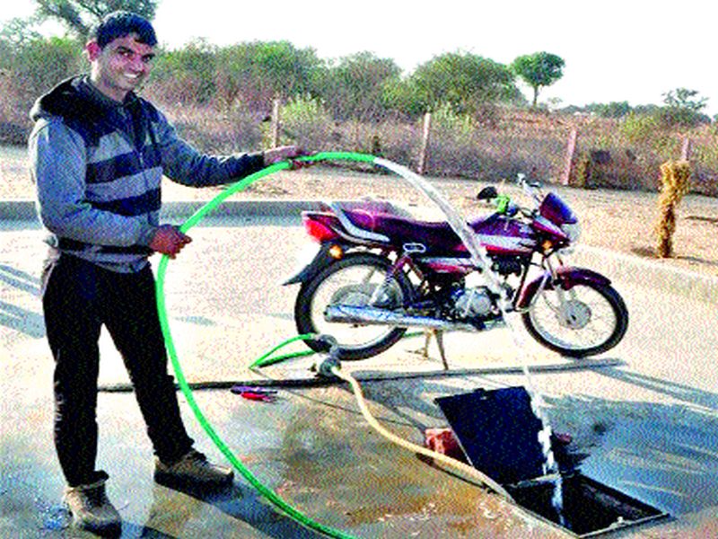 Water-picking competition by electric motor | विद्युत मोटारीद्वारे पाणी खेचण्याची स्पर्धा
