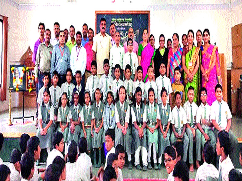 Various programs for the school in the city's guruparnimime | शहरातील शाळांमध्ये गुरुपौर्णिमेनिमित्त विविध कार्यक्रम
