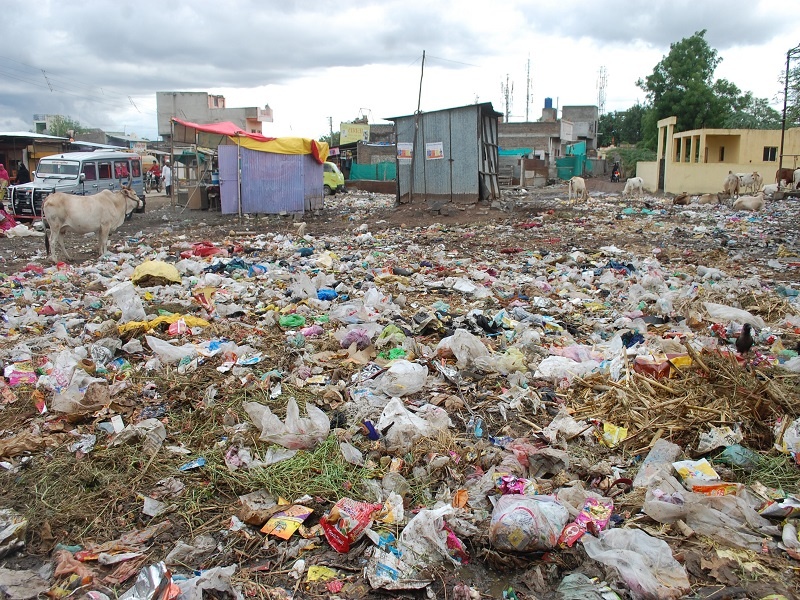 Wastage in the waluj is the danger of citizens' health | वाळूजमध्ये कचऱ्यामुळे नागरिकांचे आरोग्य धोक्यात