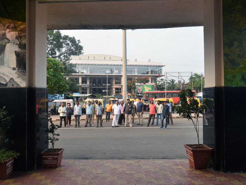 After seven months, Haripriya Express left for Tirupati | सात महिन्यांनंतर हरिप्रिया एक्स्प्रेस तिरूपतीकडे रवाना