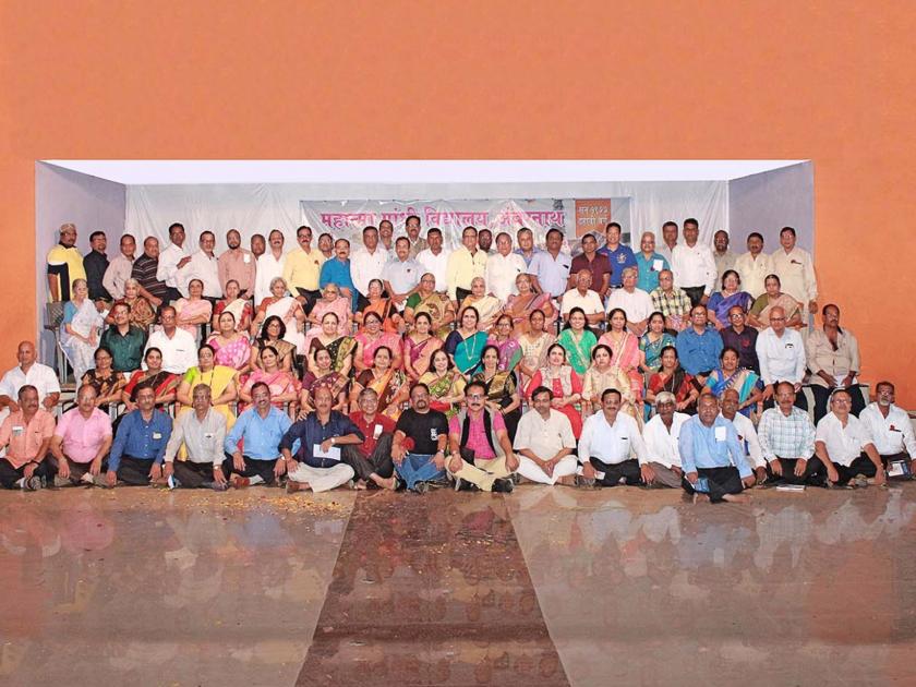 After 40 years of Ambernath Mahatma Gandhi School ex-students' celebrat program | अंबरनाथ महात्मा गांधी विद्यालयत 40 वर्षानंतर 10 वीतील माजी विद्यार्थींचा स्नेहसंमेलन