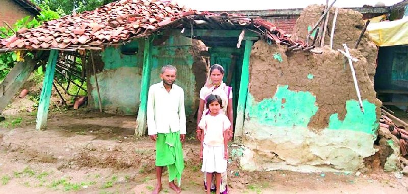 Beneficiaries of Gonditola deprived of Gharkula | गोंडीटोलाचे लाभार्थी घरकुलापासून वंचित