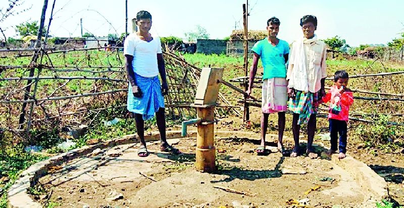 Water shortage in Patan area due to hand pump fall off | हातपंप बंद पडल्याने पाटण परिसरात पाणीटंचाई