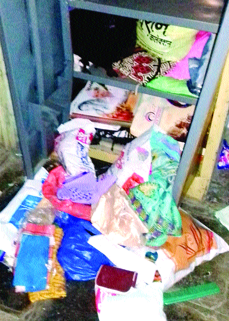 Malagaan crackdown; Five lakhs of rupees were looted | मालगावात दरोडा; पाच लाखाचा ऐवज लुटला