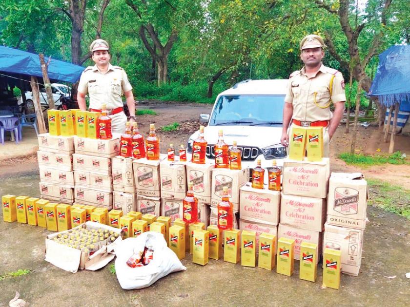 One and a half lakh cases of liquor confiscated, one seized in Banda | दारूसह साडेतेरा लाखांचा मुद्देमाल जप्त, बांदा सटमटवाडी येथे एक ताब्यात