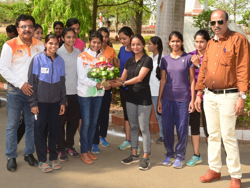 Asian championship winner Sanjivani Jadhav felicitated |  आशियाई चॅम्पियनशिप विजेती  संजीवनी जाधव हिचा   सत्कार