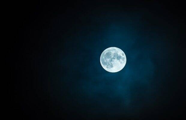 Kojagiri celebration in the cool moonlight | शीतल चंद्रप्रकाशात कोजागिरी साजरी