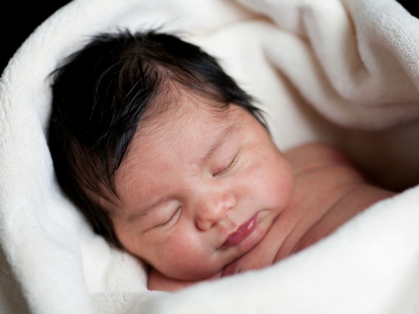 couple organize voting to decide baby name | ऐकावं ते नवलंच!; बाळाच्या नामकरणासाठी चक्क मतदान