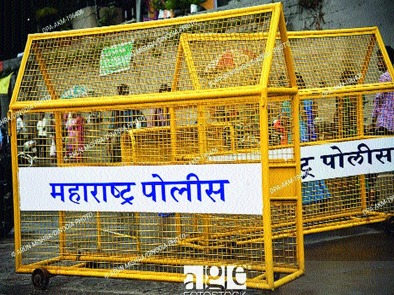  Barricades hurdle in Kalika Devi Yatra | कालिका देवी यात्रोत्सवात बॅरिकेड्सचा अडथळा