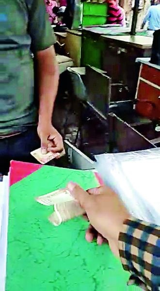 Lakhs of merchandise from stamp sale in Nagpur | नागपुरात मुद्रांक विक्रीतून लाखोंची वरकमाई