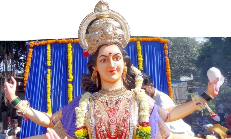 Durga Festival in Yawatmal | यवतमाळात उत्साहात घटस्थापना; शतकीय दुर्गोत्सवाला देखाव्यांची झळाळी