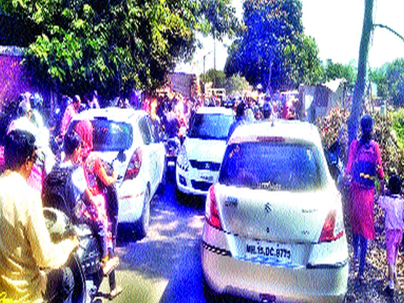  Hours of suspension on Mumbai Naka-Wadala road | मुंबई नाका-वडाळा रस्त्यावर तासभर कोंडी