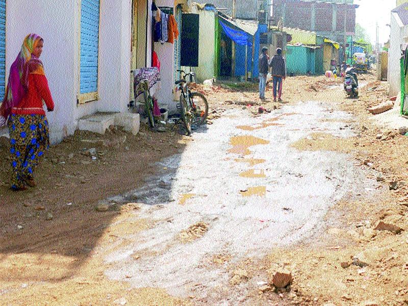 Finding the road repair in Wadalagaa, Mulena Muhurat | वडाळागावातील रस्ता दुरुस्तीला मिळेना मुहूर्त