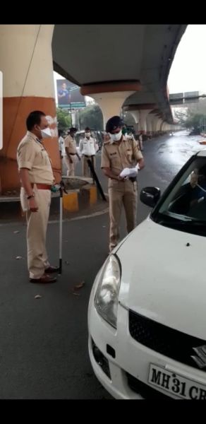 Nagpur Police Commissioner himself landed on the road | Corona Virus in Nagpur; नागपूरचे पोलीस आयुक्त स्वत: उतरले रस्त्यावर