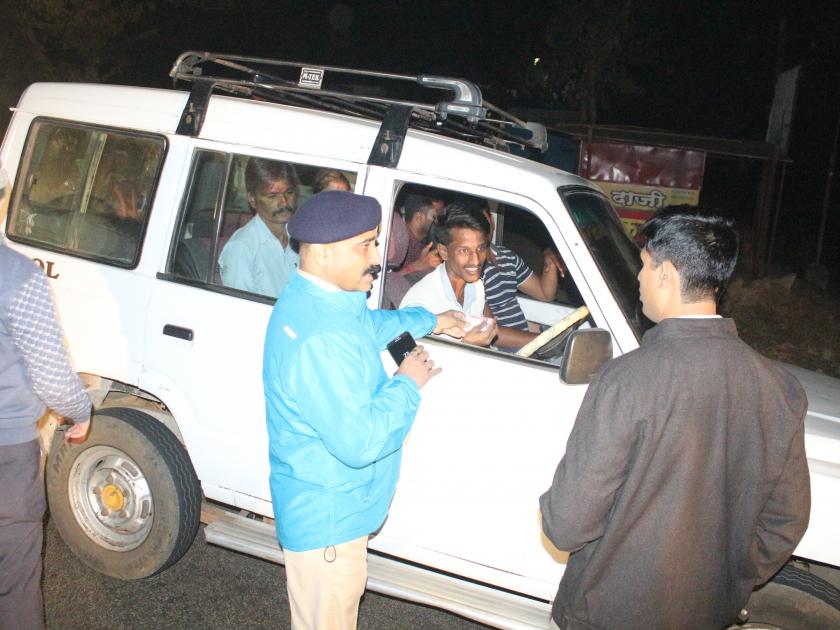 Blockade, drunk and drive in the Kolhapur district on the backdrop of 'Thirty First' | ‘थर्टी फर्स्ट’ पार्श्वभूमीवर कोल्हापूर  जिल्ह्यात नाकाबंदी, ड्रंक अ‍ॅँड ड्राईव्ह : हॉटेलची झाडाझडती