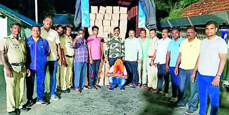 Ammunition seized from truck in Chandrapur | चंद्रपुरात ट्रकभरुन दारु जप्त