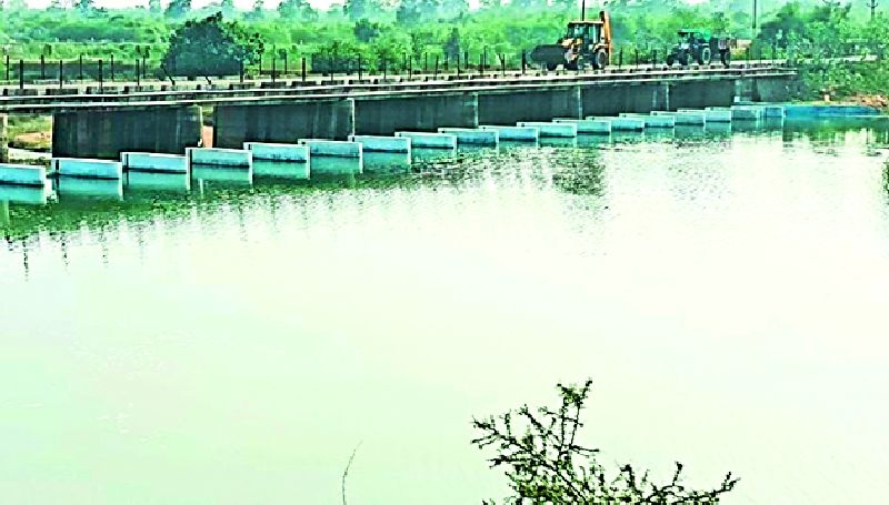 Construction of 16 new bridges avoids floods | १६ नवीन पूल उभारल्याने टळले पुराचे संकट
