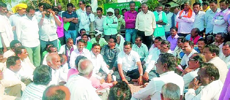 Chakajam agitation of farmers in Kurkheda | कुरखेडात शेतकऱ्यांचे चक्काजाम आंदोलन