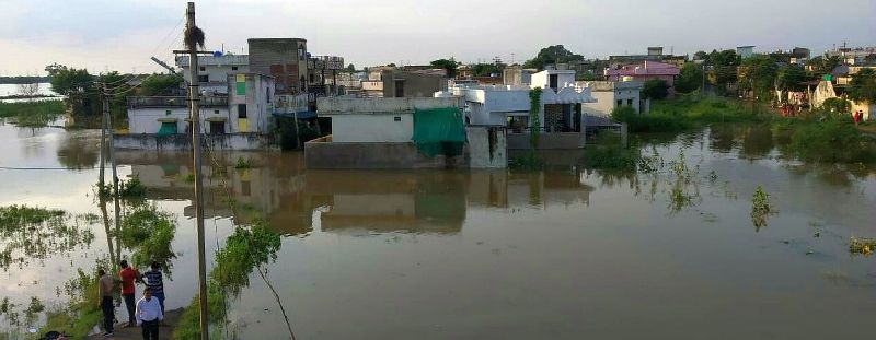 Half the district is flooded | अर्धा जिल्हा पुराच्या कवेत