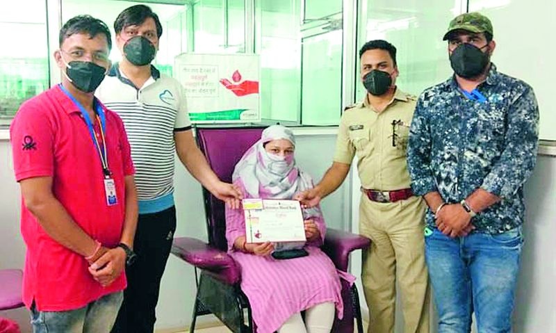 Police inspector's wife saves girl's life by donating blood | पोलीस निरीक्षकाच्या पत्नीने युवतीला रक्तदान करुन वाचविले प्राण