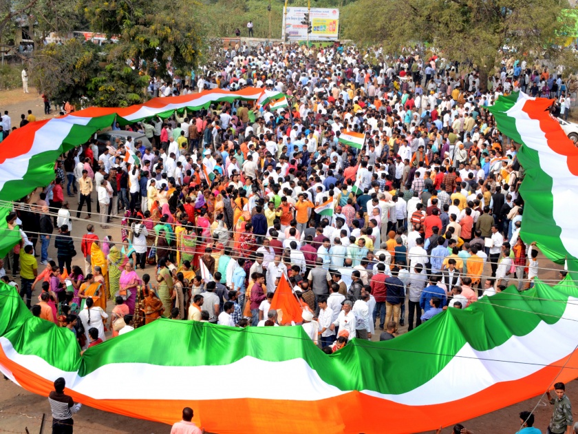 Parbhani: Triangular rally in support of 'CAA' | परभणी : ‘सीएए’च्या समर्थनार्थ तिरंगा रॅली