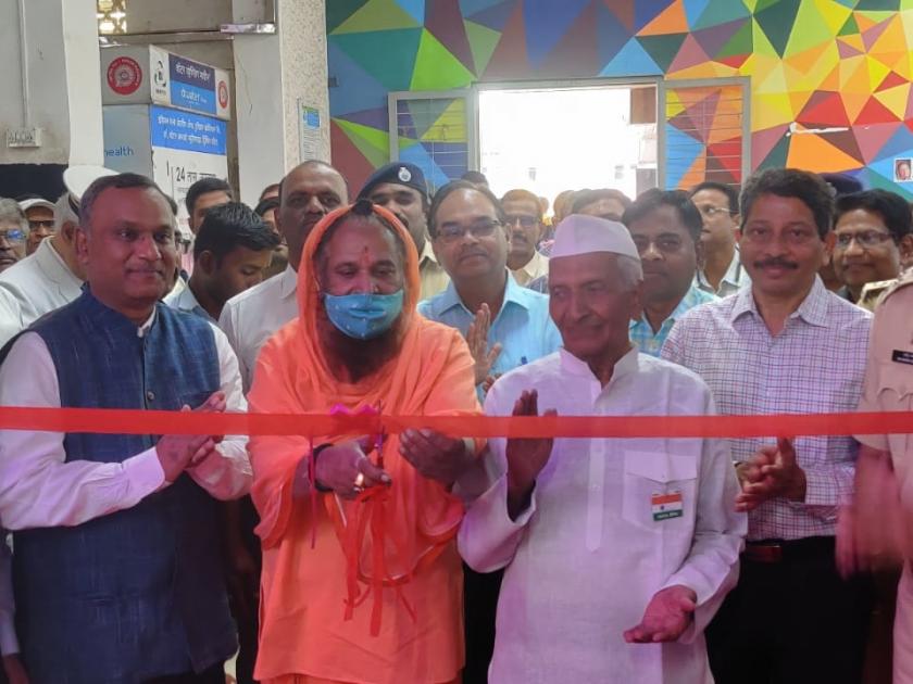 Inauguration of Sardar Vallabhbhai Patel Photo Exhibition at Solapur Railway Station | सोलापूर रेल्वे स्थानकावर सरदार वल्लभभाई पटेल यांच्या छायाचित्र प्रदर्शनाचे उद्घाटन 